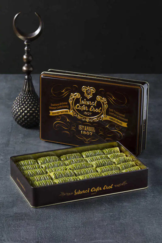 Şekerci Cafer Erol Special Wrap with Pistachio in Brown Tin Box, 1 kilo 250 g