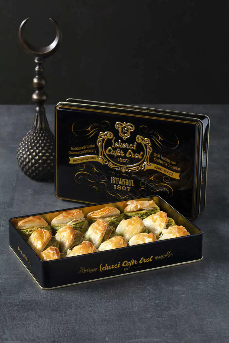 Şekerci Cafer Erol Buttery Sweethearts' Lips with Pistachio - Black Tin Box, 1100 g