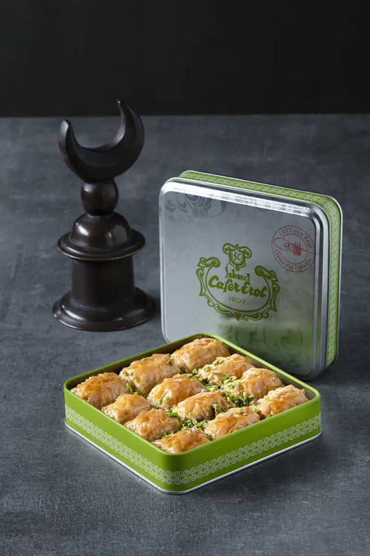 Şekerci Cafer Erol Pistachio Buttery Baklava - Green Tin Box, 600 g